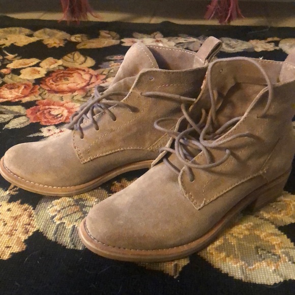 Dolce Vita shoes - Picture 1 of 5